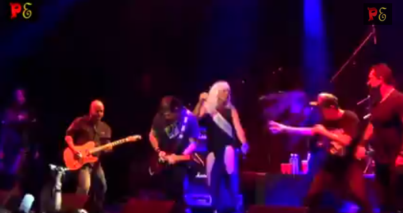 El popular cantautor Cristian Castro sigue generando titulares en los medios hispanos. En lo que se ha convertido ya en una costumbre, nada tienen que ver sus dotes artísticos.