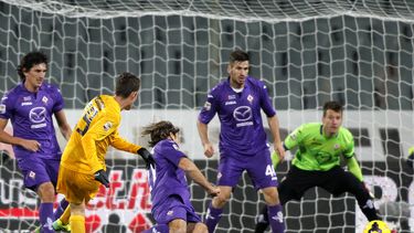 americateve | Jorginho, del Verona, anota un gol en el juego contra el Fiorentina celebrado el lunes 2 de diciembre de 2013. (Foto de AP/Fabrizio Giovannozzi)
