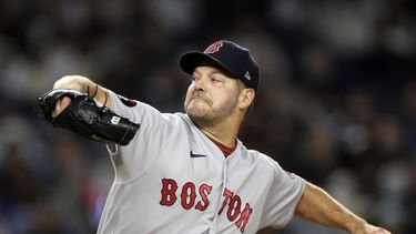 Fuente AP: Rich Hill firma por un año con Piratas