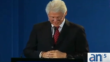 americateve | Dignatarios y empresarios, personalidades de la política y del mundo del espectáculo se dieron cita hoy en la Universidad de Miami en un evento organizado por el ex presidente Bill Clinton.