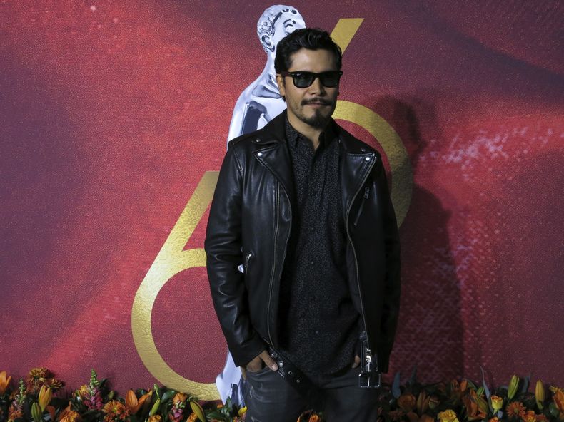 Al actor Harold Torres, de la película Desaparecer por completo, posa al llegar al almuerzo de nominados de la 66a edición de los premios Ariel de la Academia Mexicana de Artes y Ciencias Cinematográficas en la Ciudad de México el 21 de agosto de 2024. (Foto AP/Berenice Bautista)