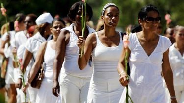 americateve | La reciente renuncia de 34 miembros de la organización Damas de Blanco en el Oriente del país es una llamada de atención sobre los retos que enfrenta la oposición cubana.