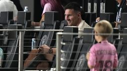 Lionel Messi, del Inter Miami, observa un partido de la Leagues Cup entre su equipo y el Puebla de México, el sábado 27 de julio de 2024 en Fort Lauderdale, Florida (AP Foto/Lynne Sladky) Lionel Messi, del Inter Miami, observa un partido de la Leagues Cup entre su equipo y el Puebla de México, el sábado 27 de julio de 2024 en Fort Lauderdale, Florida (AP Foto/Lynne Sladky)