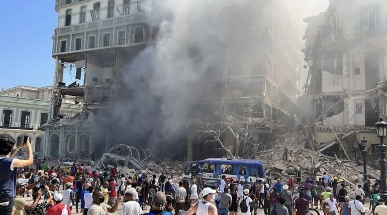 VIDEO: Primeras imágenes de la explosión en el Hotel Saratoga frente al Capitolio de la Habana