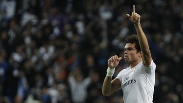 americateve | El jugador de Real Madrid, Pepe, festeja un gol contra Atl&eacute;tico de Madrid en la Copa del Rey el mi&eacute;rcoles, 5 de febrero de 2014, en Madrid. (AP Photo/Gabriel Pecot)