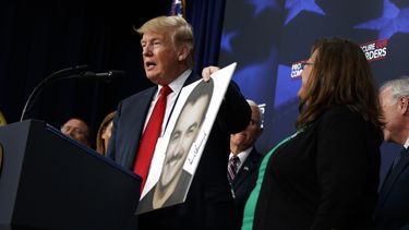 Trump pone en duda historias desgarradoras de migrantes