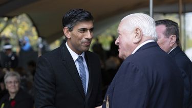 Condecoran a veteranos británicos de pruebas nucleares