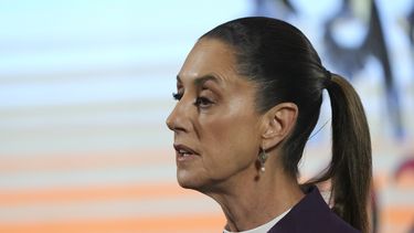 La presidenta mexicana, Claudia Sheinbaum, en su conferencia de prensa matutina en el Palacio Nacional en Ciudad de México, el martes 4 de marzo de 2025. (AP Foto/Marco Ugarte)