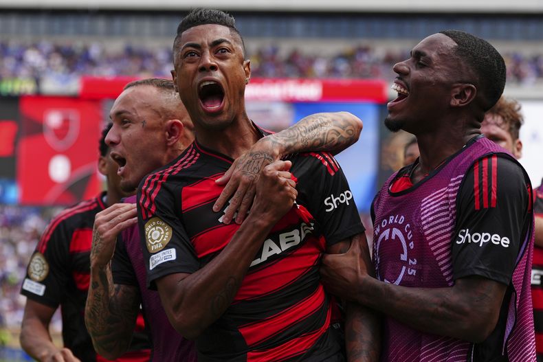 Bruno Henrique celebra tras anotar el primer gol de Flamengo ante Chelsea en el Mundial de Clubes, el viernes 20 de junio de 2025, en Filadelfia. (AP Foto/Derik Hamilton)