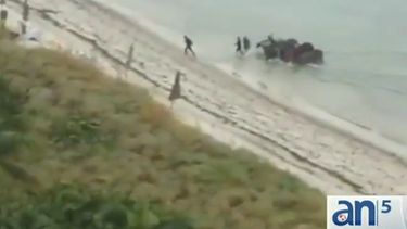 americateve | Ya fueron procesados por las autoridades migratorias los balseros cubanos que llegaron ayer a las costas de Key Biscayne.