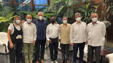 el profesor carlos lazo viaja a cuba y se reune con la alta cupula de la dictadura cubana