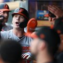 Pete Alonso (25), de los Orioles de Baltimore, celebra su jonrón de dos carreras frente a los Mellizos de Minnesota durante la primera entrada del partido de béisbol del martes 11 de agosto de 2026, en Minneapolis. (AP Foto/Matt Krohn)