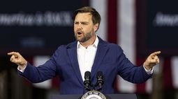 El vicepresidente JD Vance en la fábrica Metallus en Canton, Ohio, el 28 de julio del 2025. (AP foto/Lauren Leigh Bacho)