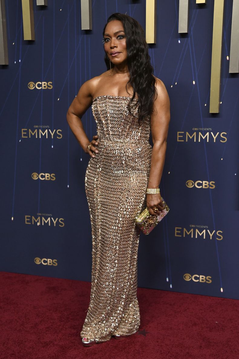 Angela Bassett llega a la 77.ª edición de los Premios Emmy el domingo 14 de septiembre de 2025 en el Teatro Peacock de Los Ángeles. (Foto Richard Shotwell/Invision/AP)
