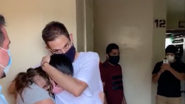 despues de mas de dos anos detenido, el regimen chavista excarcelo al diputado opositor juan requesens