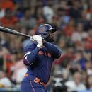 Álvarez, de Astros, recibe 3 strikes pero continúa turno