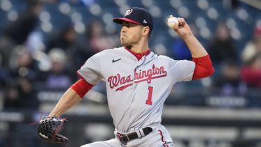 MacKenzie Gore, de los Nacionales de Washington, lanza en el juego del miércoles 26 de abril frente a los Mets de Nueva York (AP Foto/Frank Franklin II)