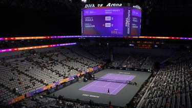 Campeonas defensoras ganan en 1er día de Finales de la WTA