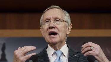americateve | El senador Harry Reid, l&iacute;der de la mayor&iacute;a dem&oacute;crata en la c&aacute;mara alta, dice a reporteros que los republicanos est&aacute;n obstaculizando los esfuerzos dem&oacute;cratas para extender las prestaciones por desempleo que expirar