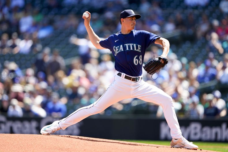 George Kirby, abridor de los Marineros de Seattle, lanza frente a los Mellizos de Minnesota, el jueves 20 de julio de 2023 (AP Foto/Lindsey Wasson)