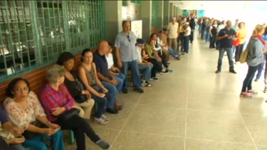 venezolanos acuden masivamente a reparar sus firmas a favor de revocatorio contra maduro