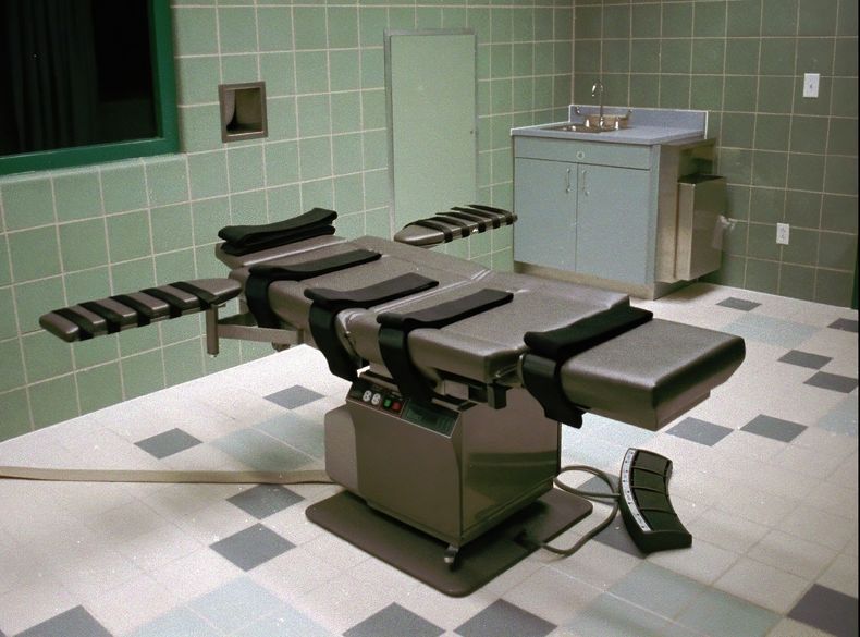 ARCHIVO - El interior de la cámara de ejecución en la Penitenciaría Federal en Terre Haute, Indiana, 22 de marzo de 1995. (AP Foto/Chuck Robinson, archivo)