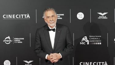 Francis Ford Coppola llega al Teatro 5 de Cinecitta Studios para el estreno de su película Megalopolis, en un evento previo a la inauguración de la 19ª edición del Festival de Cine de Roma que comienza el miércoles. (Foto AP/Gregorio Borgia)
