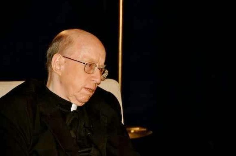 Fallece el monseñor Carlos Manuel de Céspedes y García-Menocal en La Habana, Cuba.