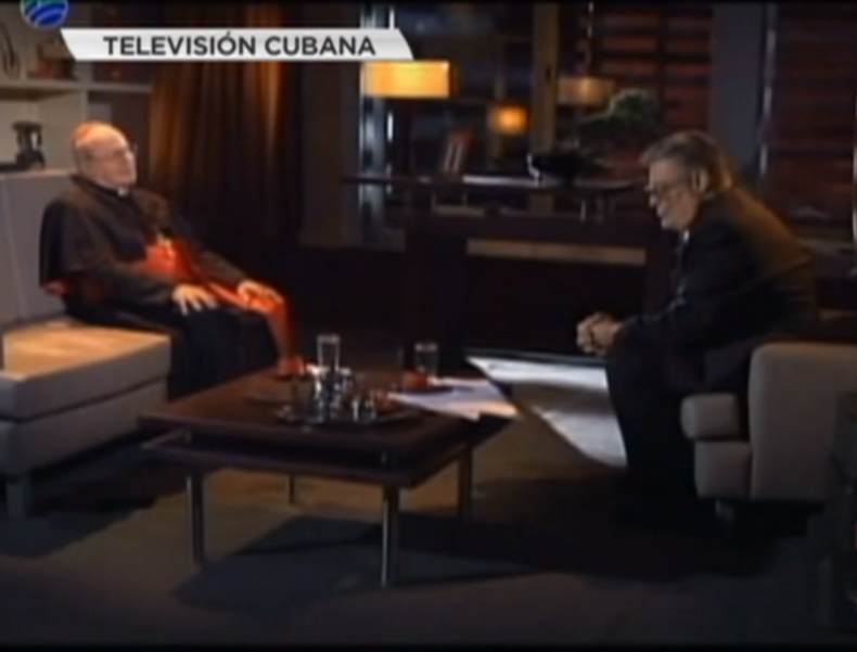 El cardenal Jaime Ortega en el programa Con dos que se quieran que conduce Amaury Pérez.