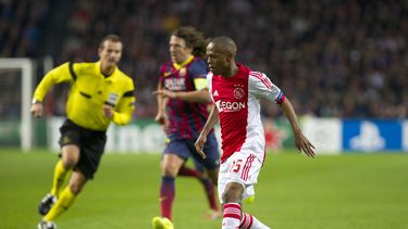 americateve | El jugador del Barcelona, Carles Puyol, centro, corre en un partido contra Ajax por la Liga de Campeones el martes, 26 de noviembre de 2013, en Amsterdam. (AP Photo/Patrick Post)
