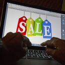 Consumidores aprovechan rebajas por internet en “Ciberlunes”