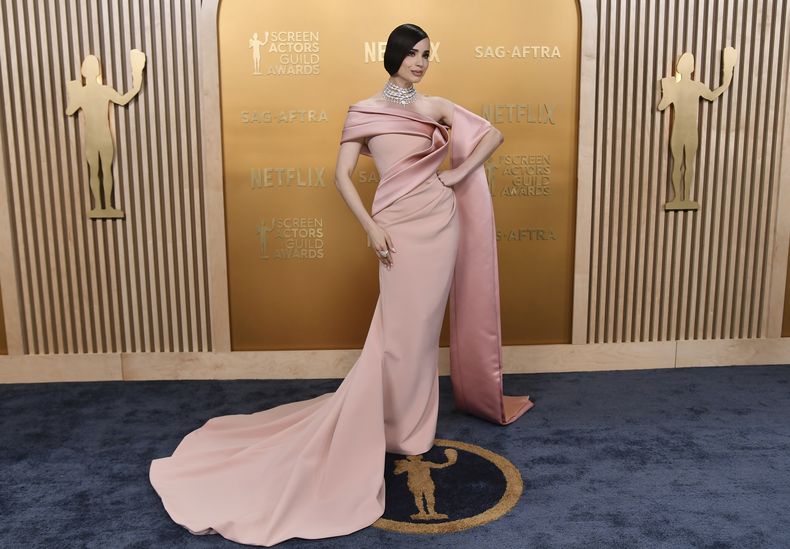 Sofia Carson llega a la 31ª edición anual de los Premios SAG el domingo 23 de febrero de 2025 en el Shrine Auditorium de Los Ángeles. (Foto AP/Chris Pizzello)
