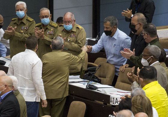 Duro golpe para Raúl Castro: ¿Cómo queda la estructura de poder en Cuba tras la muerte de López-Calleja?