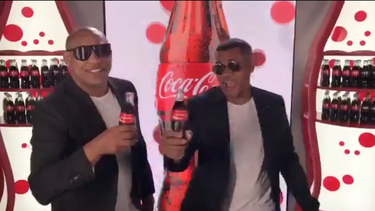 gente de zona tiene ya su propia botella de coca-cola con una etiqueta personalizada