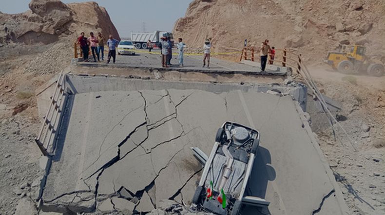 La escena después de un ataque en la provincia iraní de Hormozgan el 18 de julio del 2026. (Mahdi Negahban/Mehr News Agency via AP)