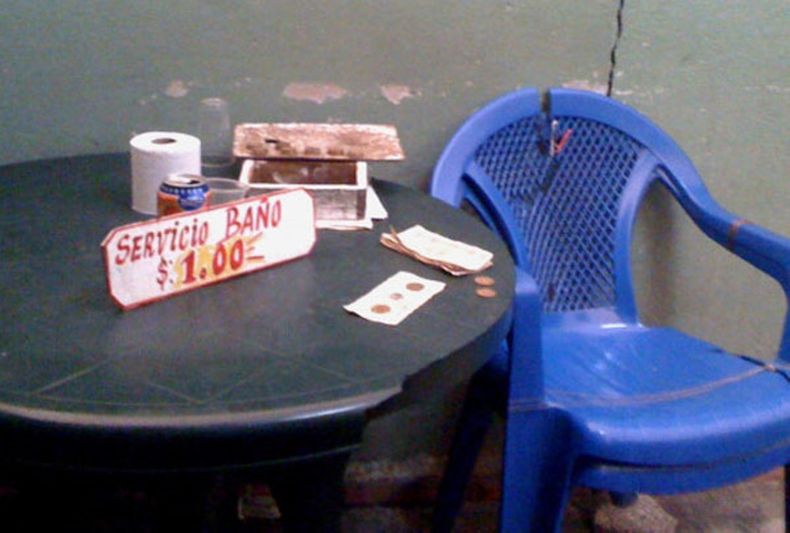 BANO PUBLICO CUBA.jpg