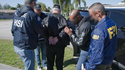 revelan la identidad de exoficial de inteligencia cubano arrestado por ice en el sur de la florida