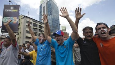 Cuerpos de seguridad dispersan protestas en Caracas