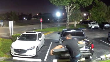 buscan a ladrones de puertas de camionetas en el area de kendall