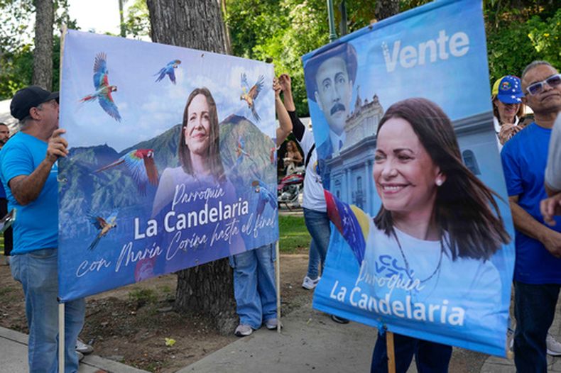Partidarios de la líder opositora María Corina Machado se reúnen para exigir que se fije una fecha para las elecciones presidenciales en Caracas, Venezuela, el jueves 22 de octubre de 2026. (Foto AP/Ariana Cubillos)