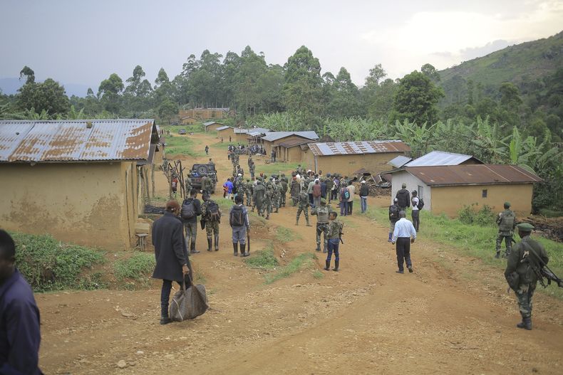 ARCHIVO - Las fuerzas de defensa de República Democrática del Congo operan en el poblado de Mukondi, en la provincia de Kivu del Norte, República Democrática del Congo el 9 de marzo de 2023. (AP Foto/Socrate Mumbere, Archivo)