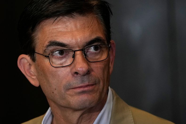 ARCHIVO - El presidente electo Rodrigo Paz ofrece una conferencia de prensa el lunes 20 de octubre de 2025, en La Paz, Bolivia. (AP Foto/Juan Karita, Archivo)