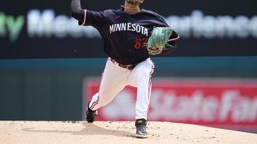 José De León de los Mellizos de Minnesota lanza ante los Tigres de Detroit, el sábado 17 de junio de 2023. (AP Foto/Abbie Parr)