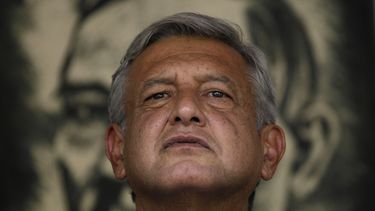 americateve | Fotograf&iacute;a de archivo del 3 de julio de 2012 del ex candidato presidencial del Partido de la Revoluci&oacute;n Democr&aacute;tica (PRD), Andr&eacute;s Manuel L&oacute;pez Obrador, durante una conferencia de prensa en la ciudad de M&eacute;xico. (Fo