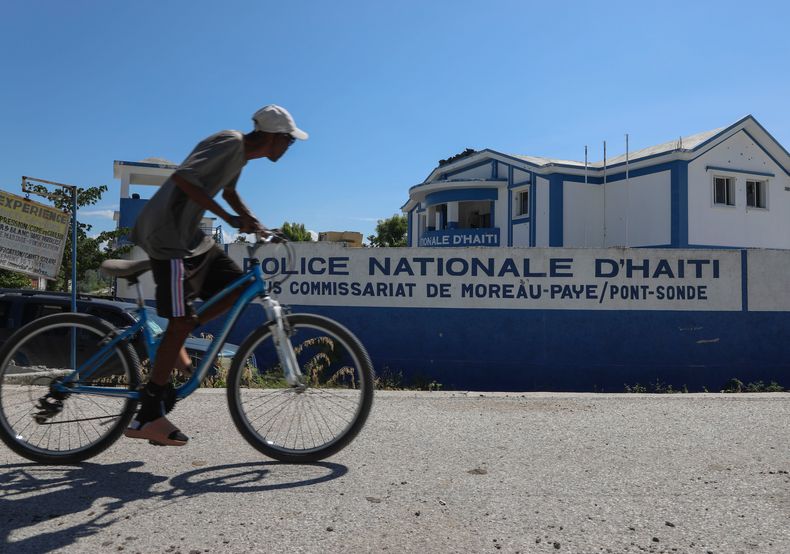 La sede de la policía nacional de Haití en Pont-Sonde, Haití, el 7 de octubre del 2024. (AP foto/Odelyn Joseph)