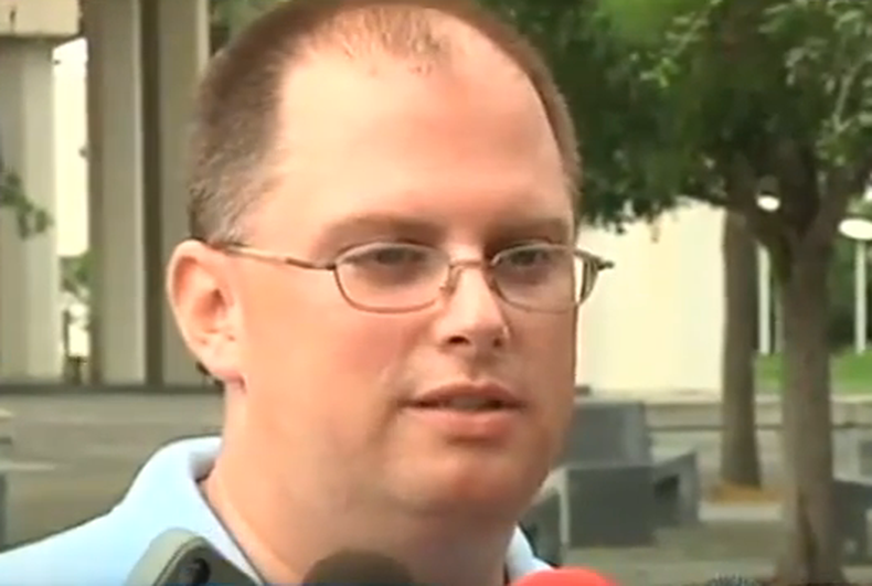 Justin Lamar Sternad uno de los acusados en un caso de fraude electoral que involucra al ex congresista republicano David Rivera recibió hoy una rebaja en su sentencia.