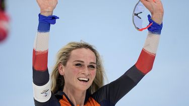 Schouten completa la barrida en el patinaje de velocidad