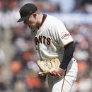 Gigantes ganan 2-1 a Padres con sólida salida de Webb