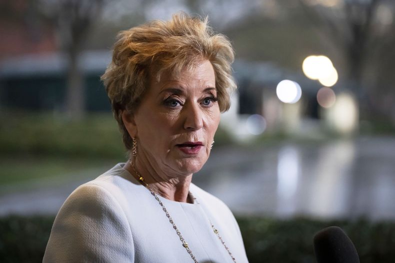 La secretaria de Educación estadounidense Linda McMahon en la Casa Blanca en Washington, el 20 de marzo del 2025. (AP foto/Ben Curtis)