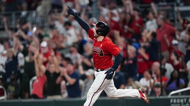 D’Arnaud pega 2 de 5 jonrones de Bravos en contra de Marlins
